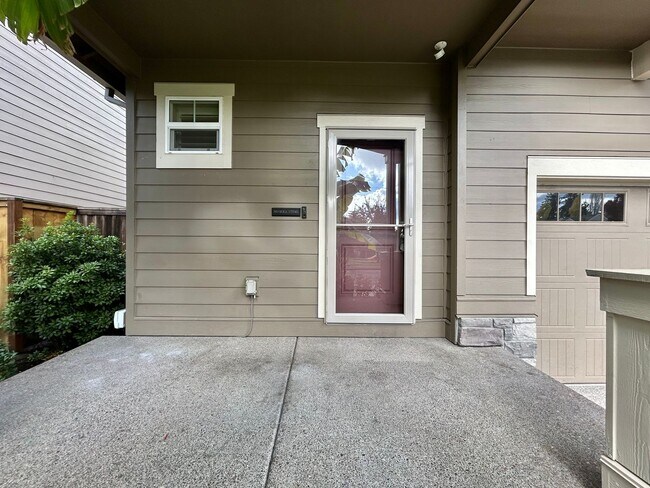 Building Photo - Gorgeous 4 Bed, 2.5 Bath Tuscany Home!