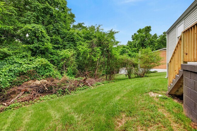 Building Photo - 1316 Sunnyview Dr