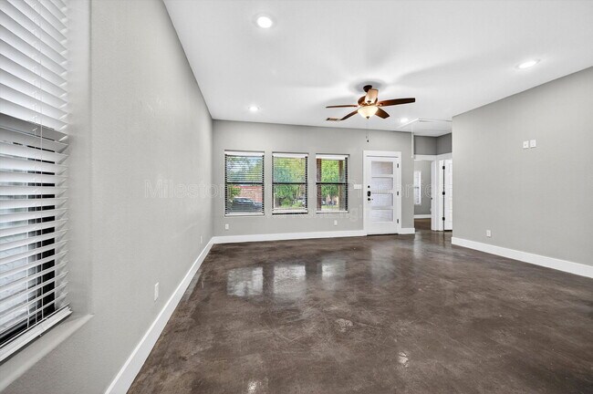 Building Photo - 211 W Murray St