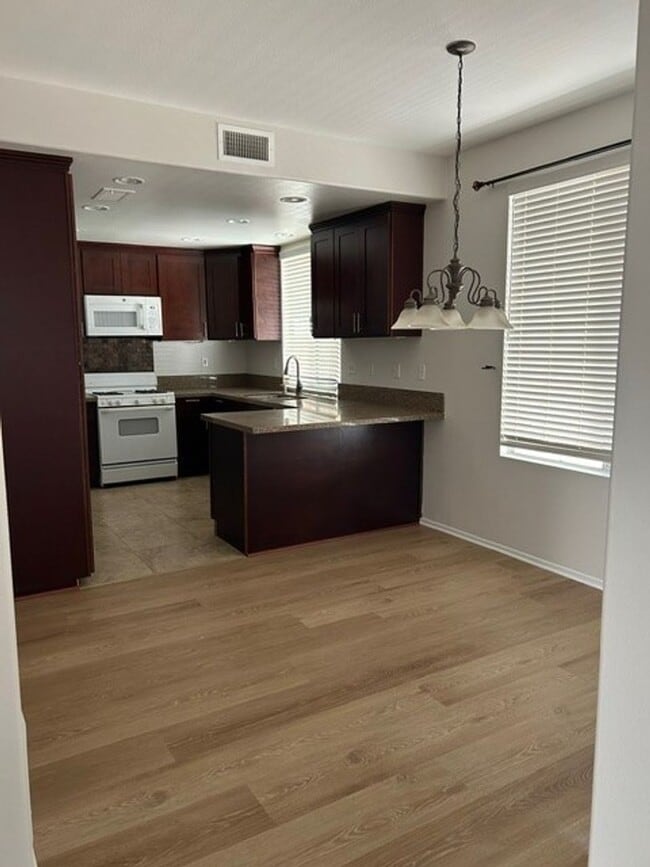 Building Photo - 2-Bedroom 2-Bath Rancho Santa Margarita Home