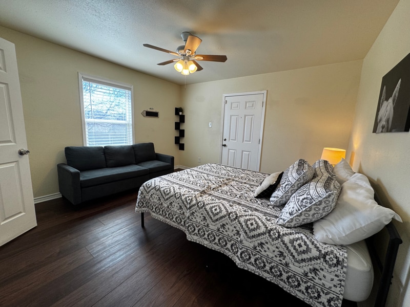 Building Photo - 319 S Olive St