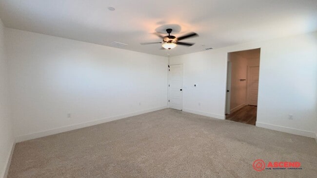 Building Photo - Lovely Home Near Frontier Highschool!