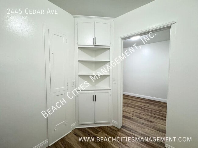 Building Photo - 2445 Cedar Ave