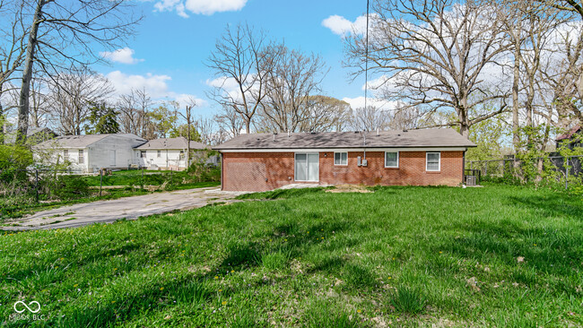Building Photo - 3925 N Drexel Ave