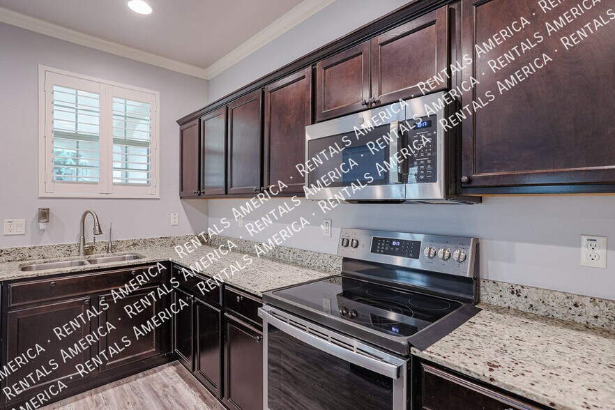 Building Photo - 2810 N 73rd Dr