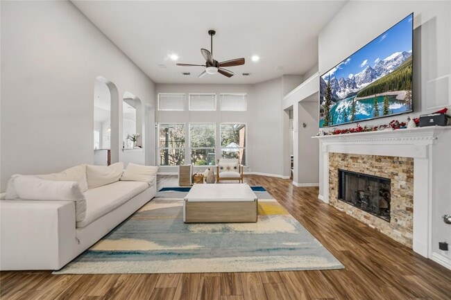 Building Photo - 2112 Bandera Path