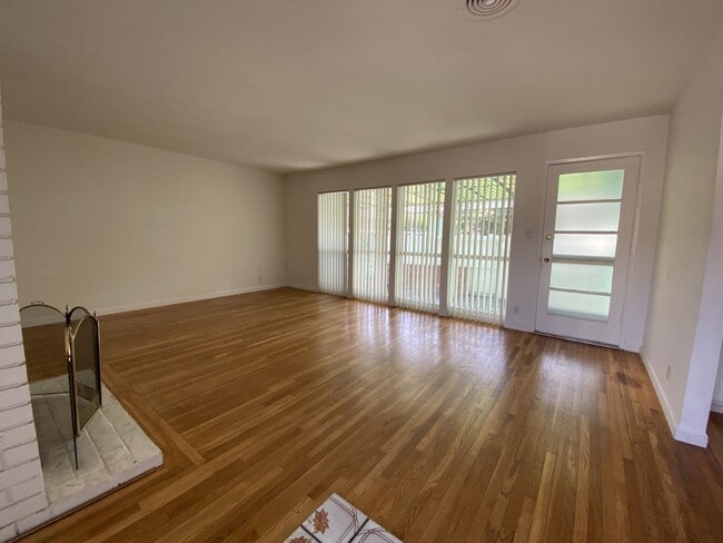 Building Photo - 0166 - MERRY LN