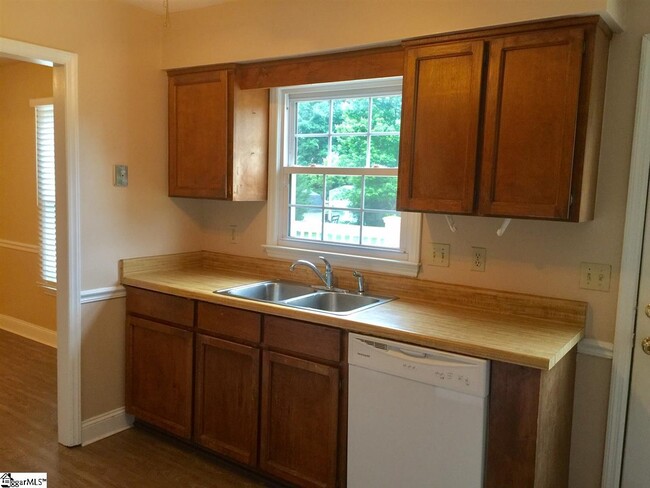 Building Photo - 305 Laurel Tree Ln