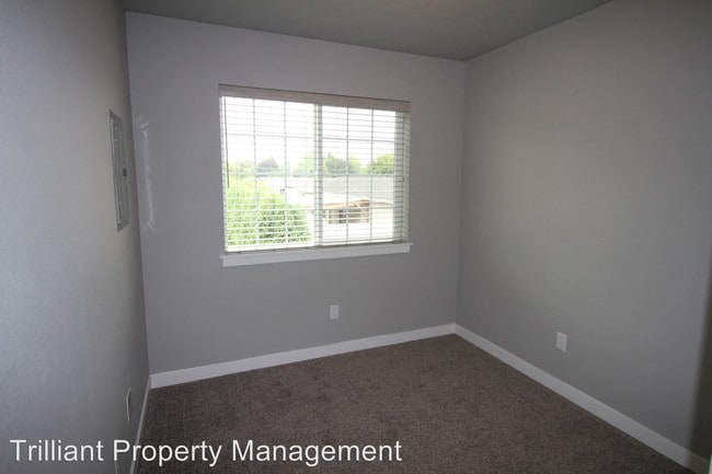 Building Photo - 1520-1580 Gabriela Ct NE