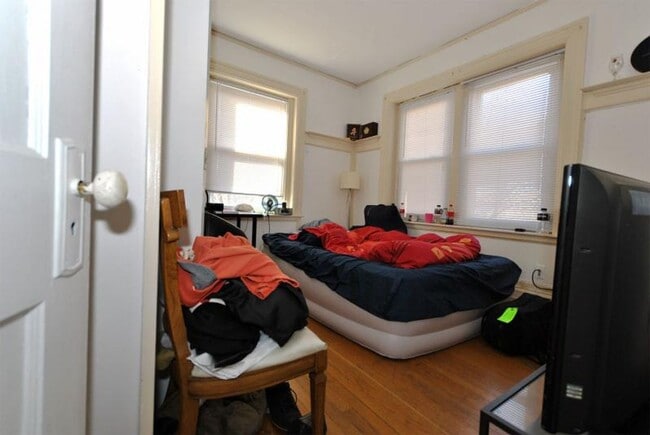 Building Photo - Fenway 2bed / 1bath close to BU available 9/1/2026 no broker fee $3600