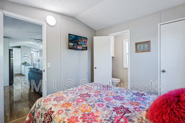 Building Photo - 437 Riverfront Dr