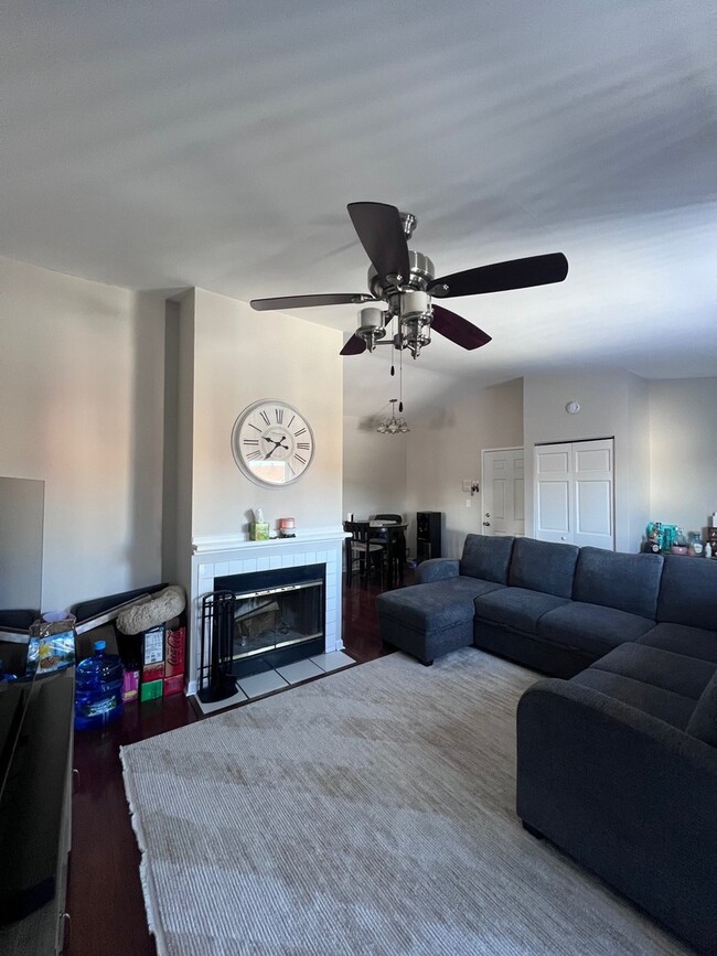 Building Photo - 417 Berkshire Dr