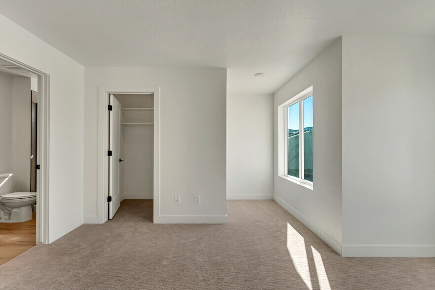 Building Photo - 5913 Wasatch Dr