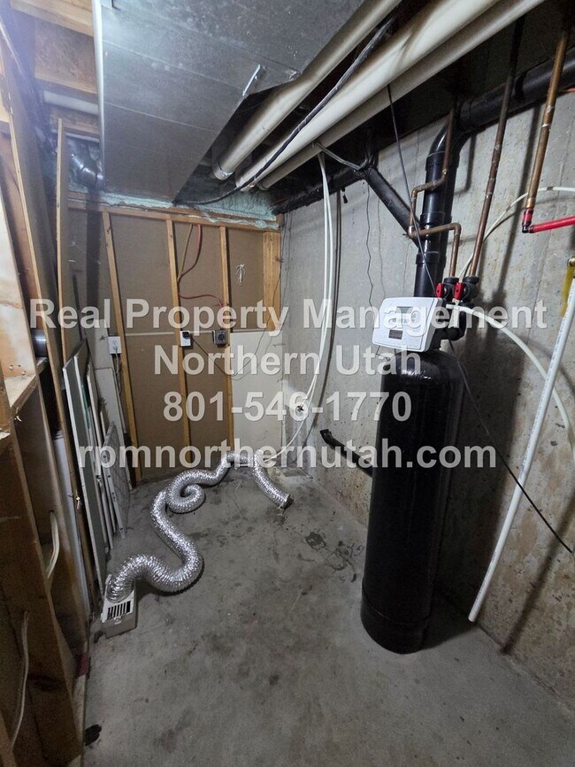 Building Photo - 2784 S 850 W