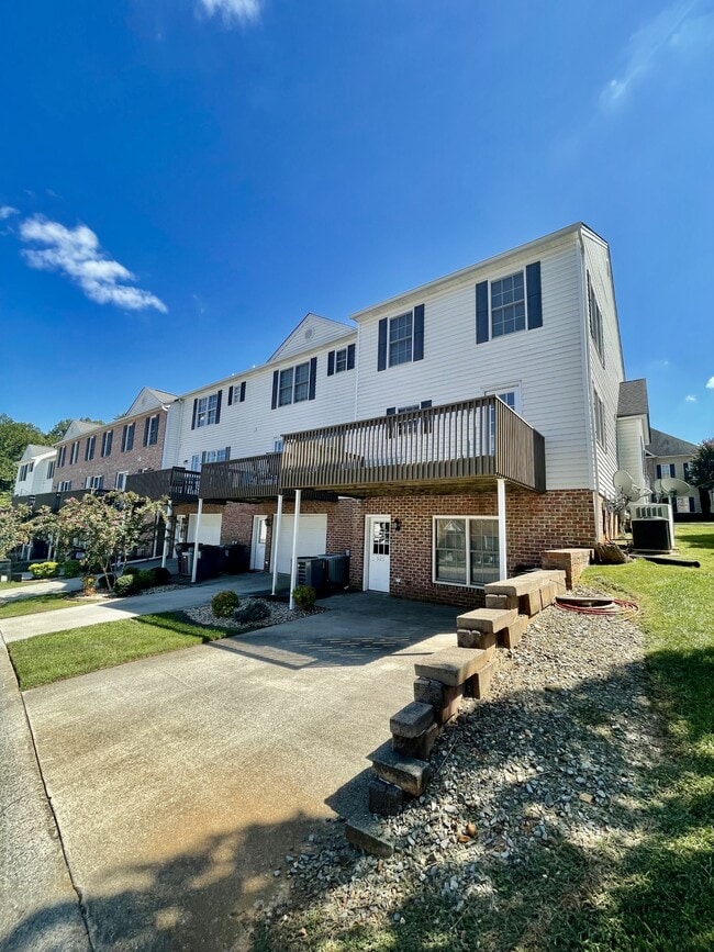 Building Photo - 525 Northwynd Cir