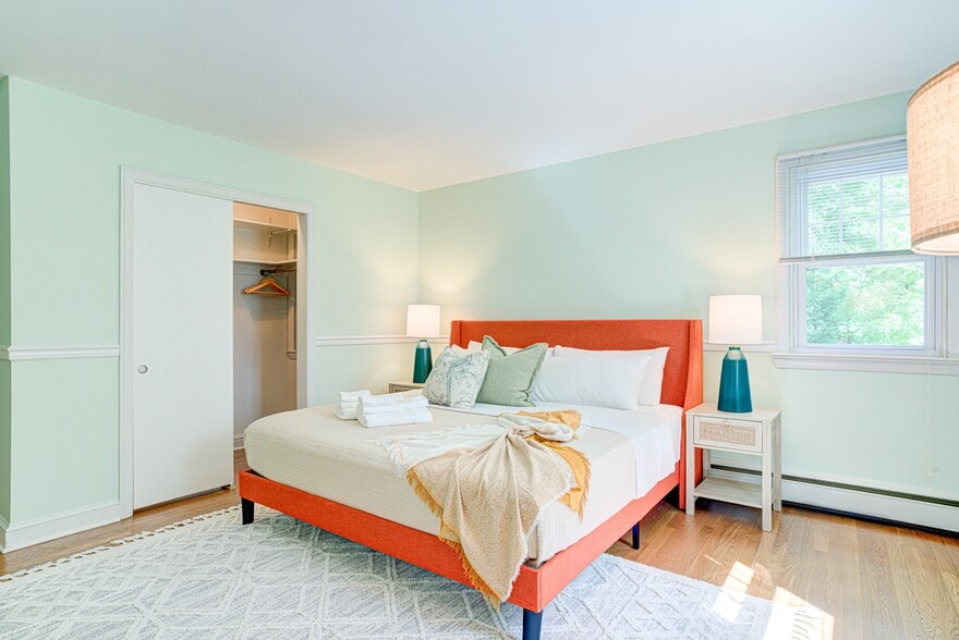 Building Photo - 7 Carol Ln