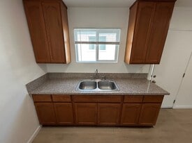 Building Photo - 204 W Verdugo Ave