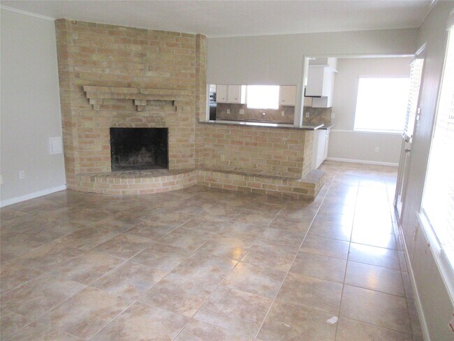 Building Photo - 3022 Kenross St