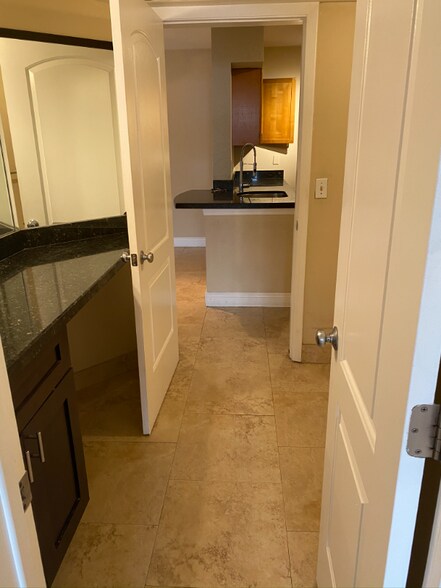 Building Photo - 2820 N Oakland Forest Dr