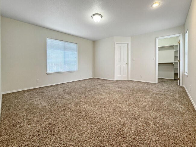 Building Photo - Spacious 3-Bedroom Home with 3-Car Garage, Fenced Yard & Easy Commute to Downtown Boise & BSU