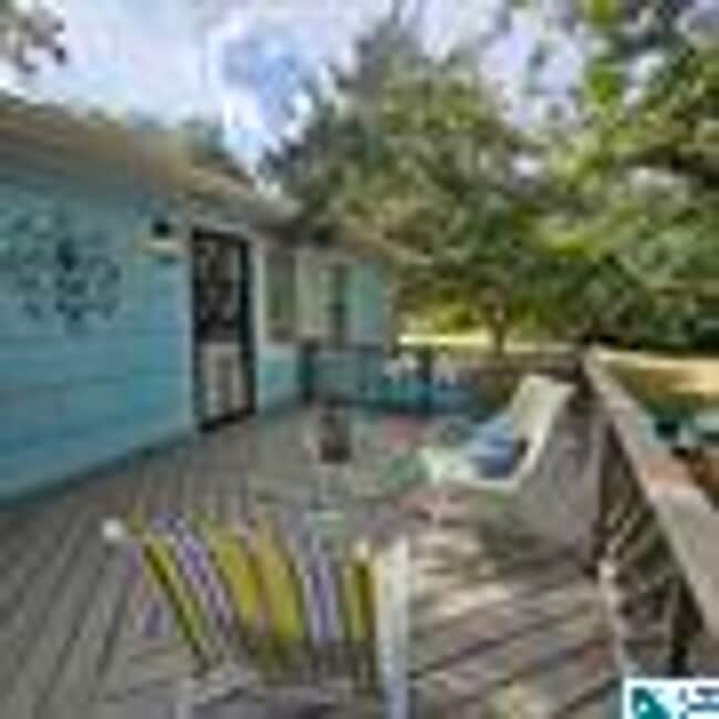 Building Photo - Charming 4 Bedroom, 1 Bathroom house