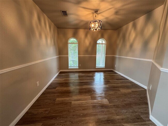 Building Photo - 502 Green Valley Cove