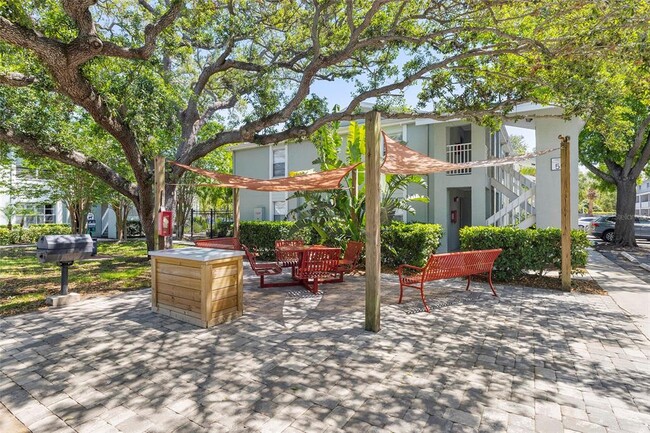 Building Photo - 5440 S MacDill Ave