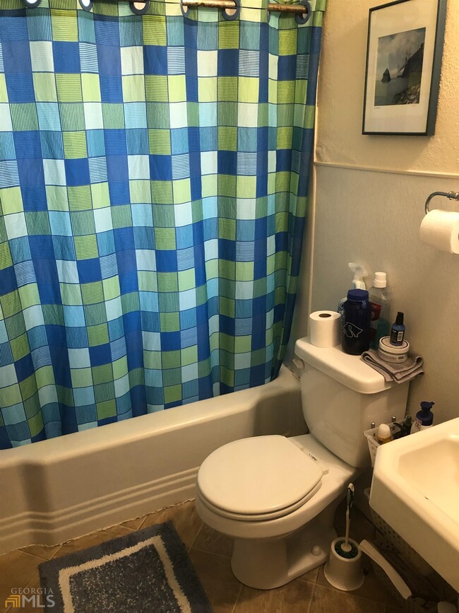 Building Photo - 475 Woodlawn Ave