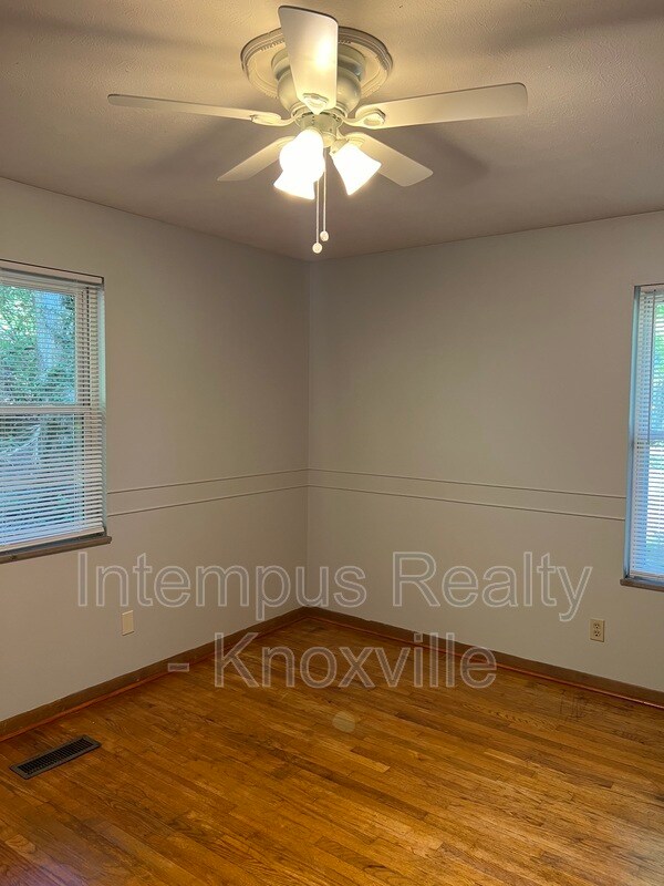 Building Photo - 5801 Ridgewood Rd