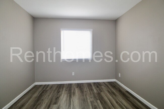 Building Photo - 10455 Glenellen Ave