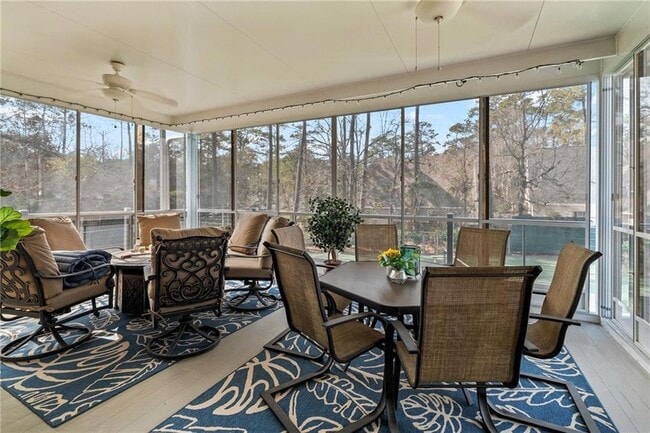 Building Photo - 632 Village Ln S