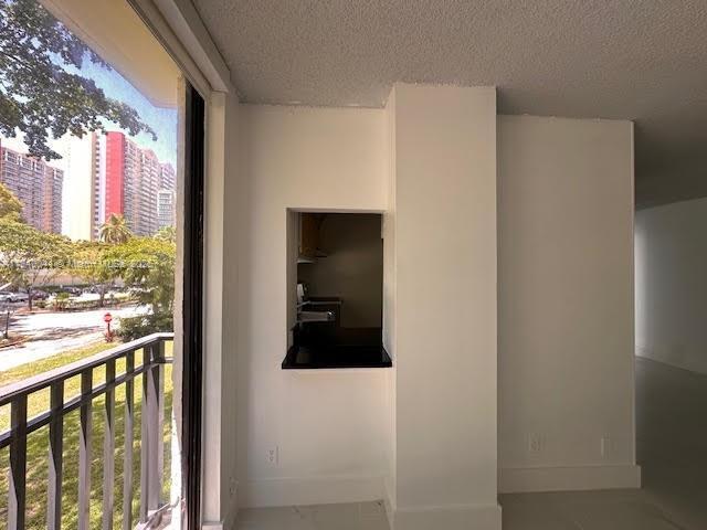 Building Photo - 1 bedroom in sunny Isles Beach FL 33160