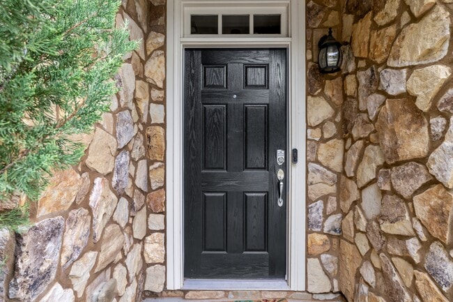 Building Photo - 3102 Rushworth Dr