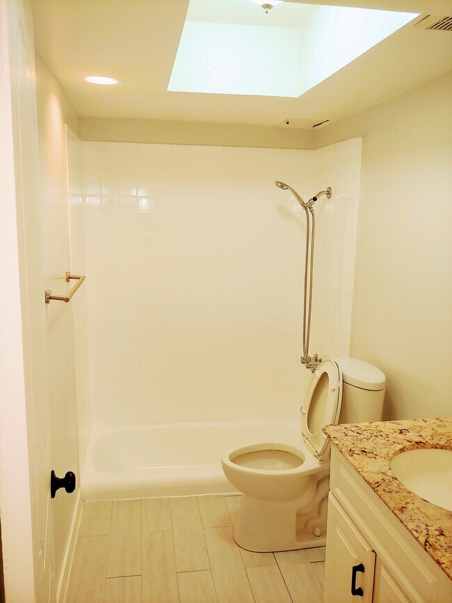 Building Photo - 500 Evergreen St