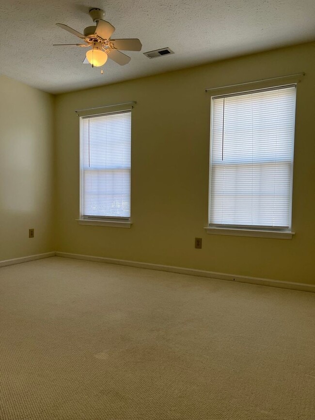 Building Photo - 110 Bugle Ct