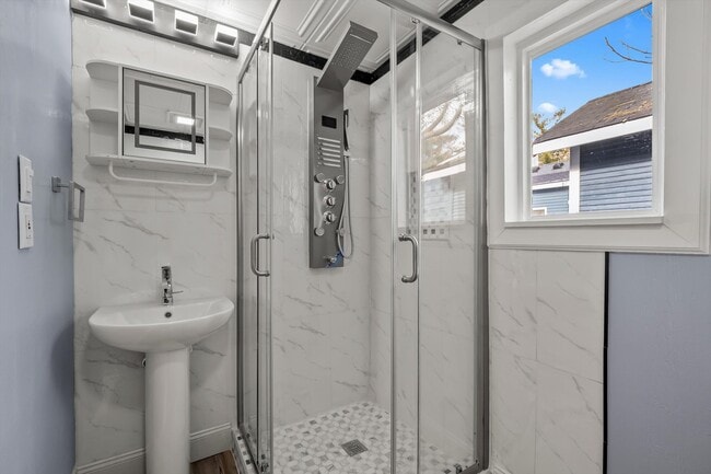 Building Photo - 1935 Maddy Ln