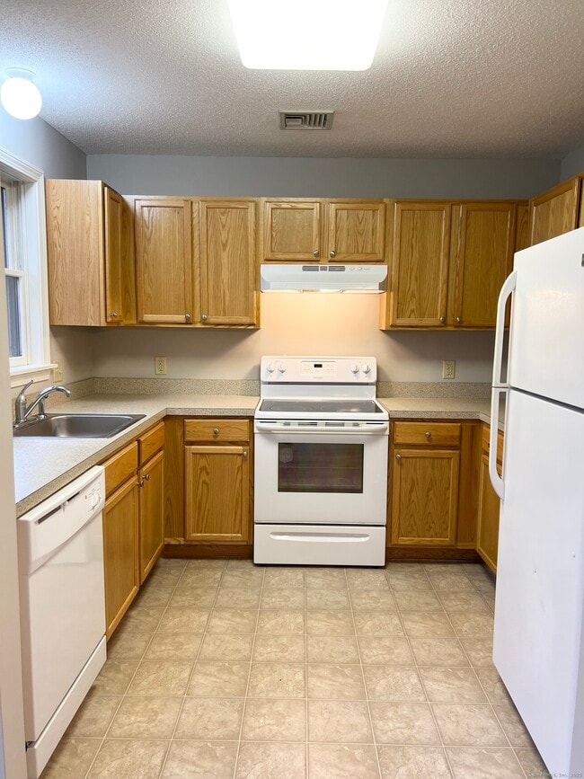 Building Photo - 812 Lake Vista Dr