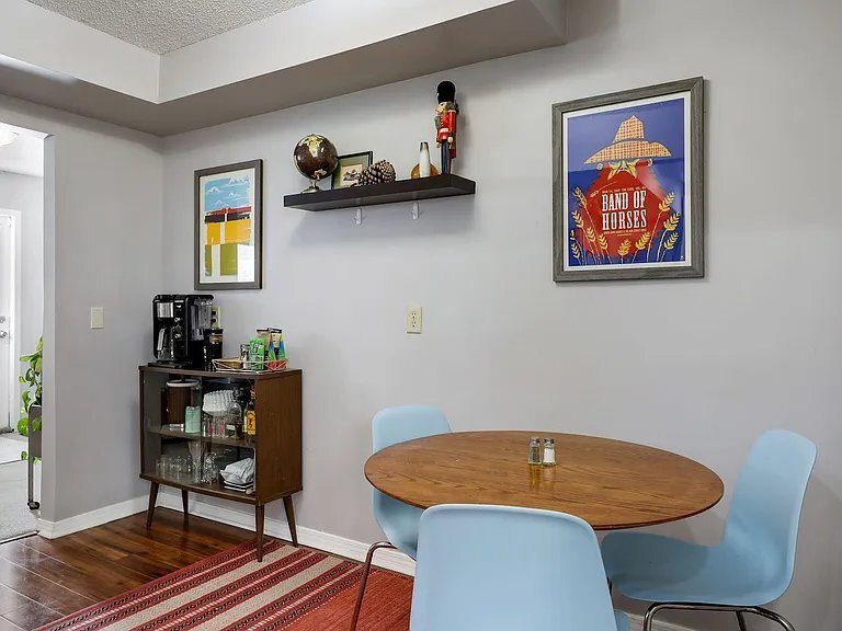 Building Photo - 1009 NE Lowry Ave