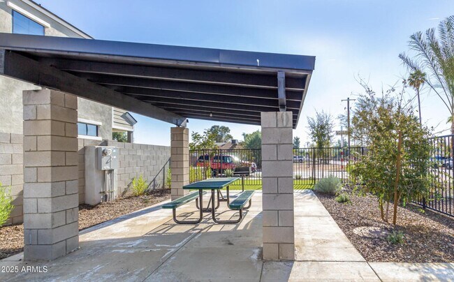 Building Photo - 2604 N 27th St