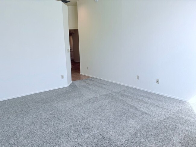 Building Photo - *AVAILABLE NOW* Gorgeous 3 bed/2 bath home...