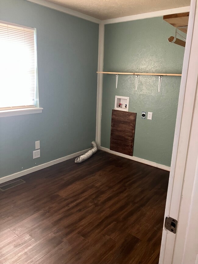 Building Photo - 4664 Primrose Ln