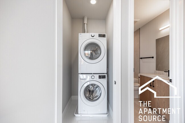 Building Photo - 2351 W Flournoy St