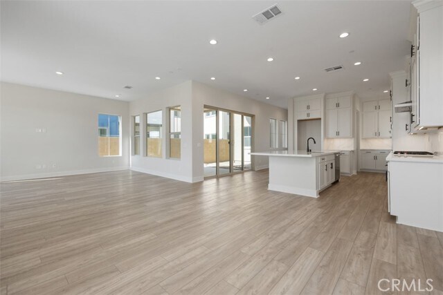 Building Photo - 9355 Astor