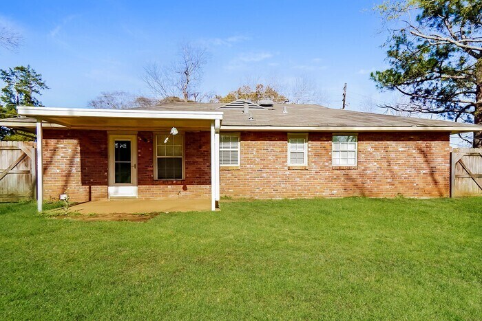 Building Photo - 106 Brookhaven Dr