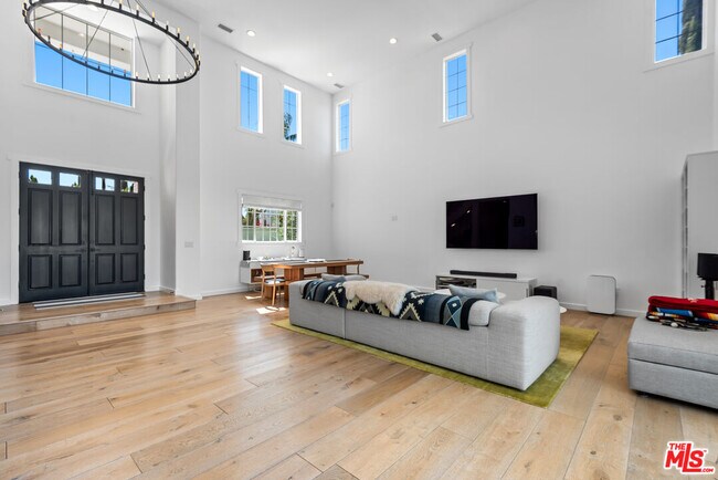 Building Photo - 23477 Palm Dr