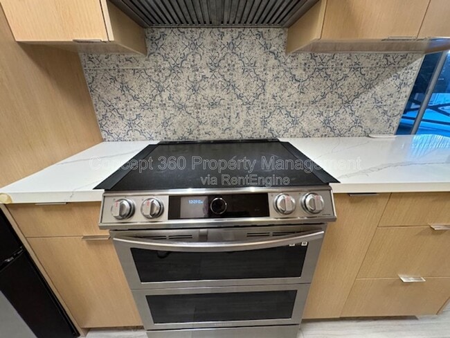 Building Photo - 1139 E Ocean Blvd