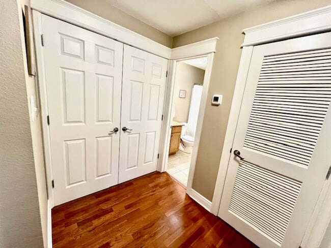 Building Photo - Waterfront Fully Furnished Condo!