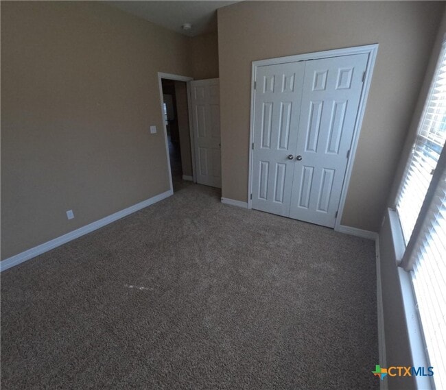 Building Photo - 2902 Lenora Dr