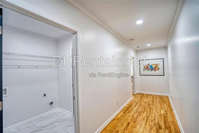 Building Photo - 2230 Beecher Cir SW