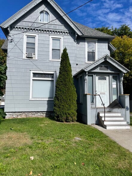 Building Photo - 134 Main St